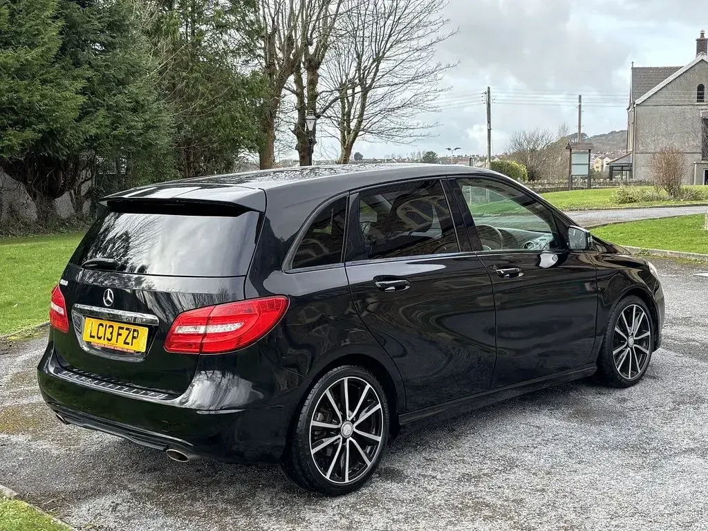 Used Mercedes B180 122 HP (89 kW) 2013 Black MPV