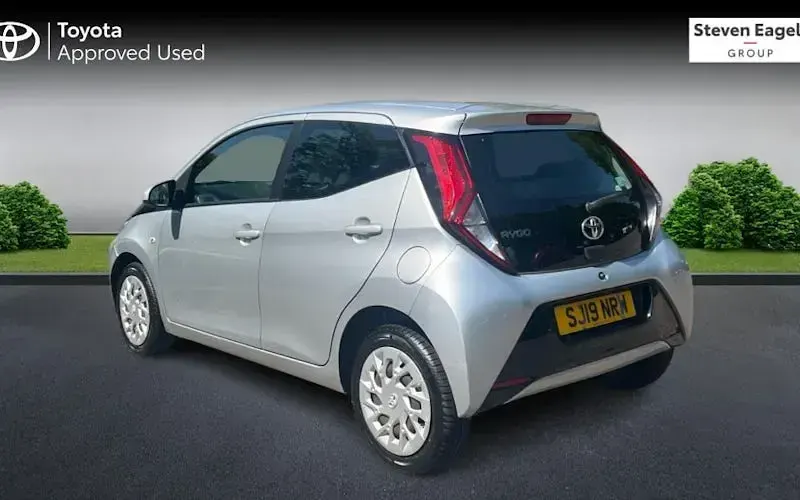 Used Toyota Aygo X-play 72 HP (52 kW) 2019 Silver Hatchback