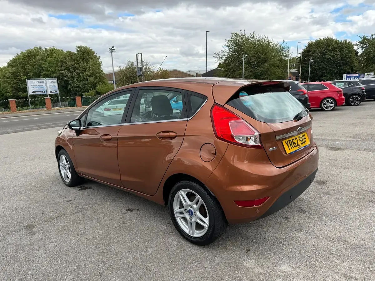 Used Ford Fiesta Zetec 125 HP (91 kW) 2013 Bronze Hatchback
