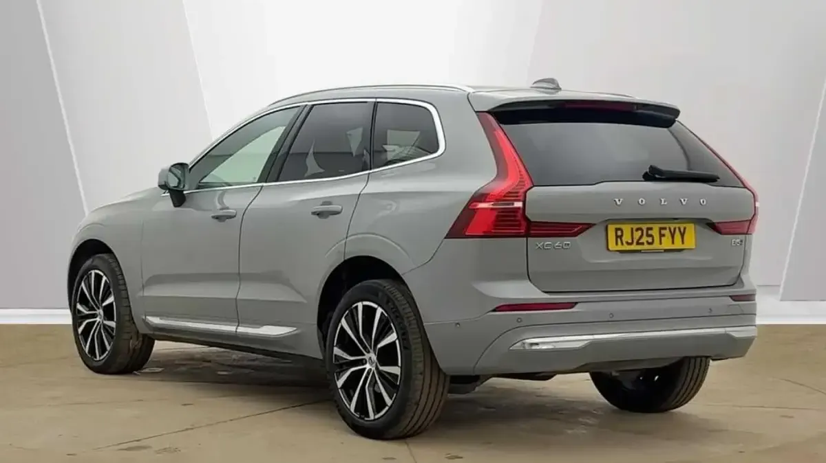 Usado Volvo XC60 Ultra 247 HP (181 kW) 2025 Cinzento SUV