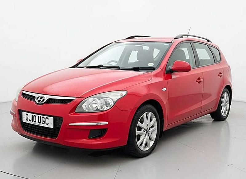 Used Hyundai i30 Comfort 115 HP (84 kW) 2010 Red Estate
