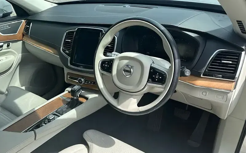 Używany Volvo XC90 Inscription 235 KM (172 kW) 2018 Srebrny SUV
