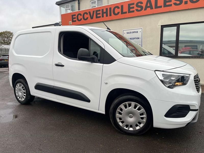 Used Vauxhall Combo Sportive 100 HP (73 kW) 2020 White Van