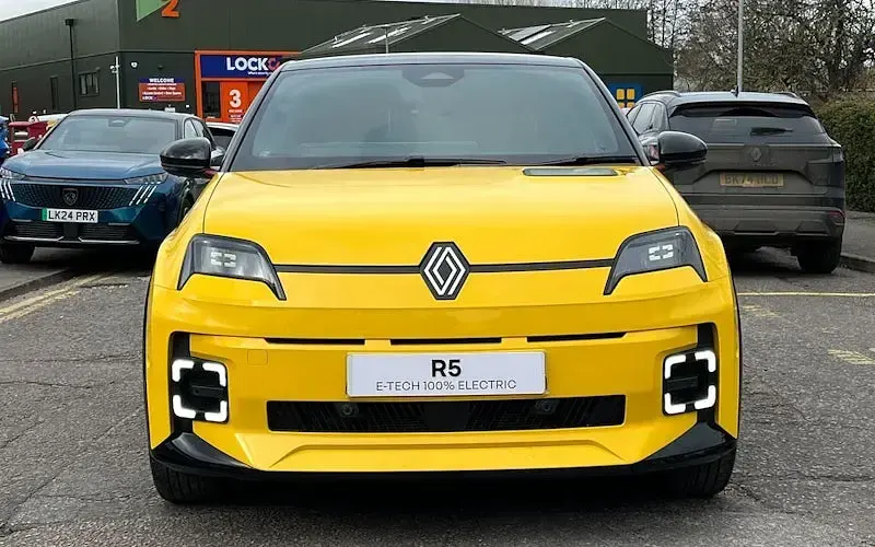 New Renault 5 E-Tech Iconic 110 kW (150 HP) 2026 Hatchback