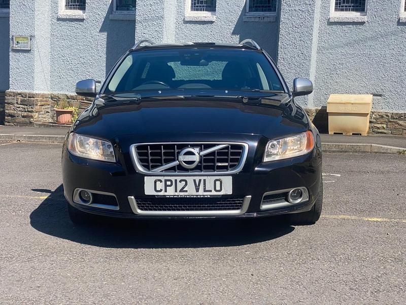 Second-hand Volvo V70 R-Design 163 CP (119 kW) 2012 Negru Break
