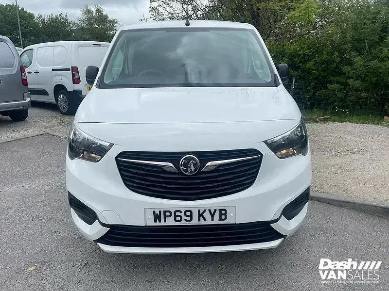Używany Vauxhall Combo Sportive 100 KM (73 kW) 2019 Biały Minivan
