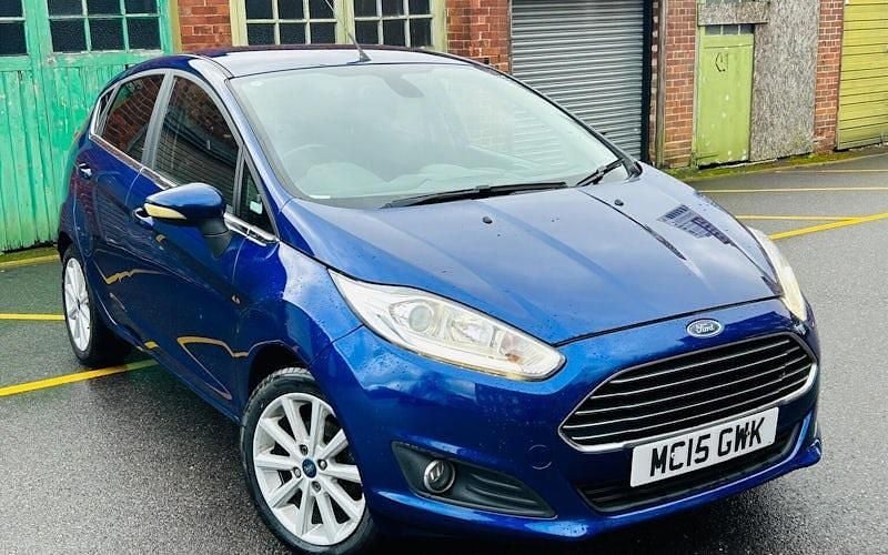 Begagnad Ford Fiesta Titanium 105 HK (77 kW) 2015 Halvkombi