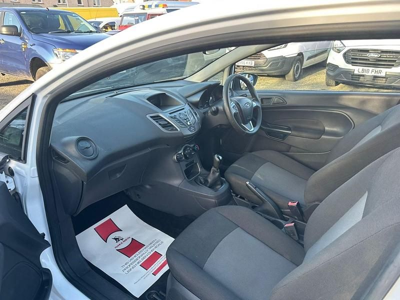 Used Ford Fiesta 2016 White Van