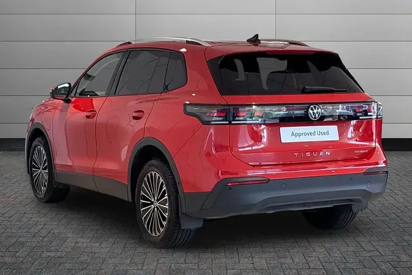 Used VW Tiguan Match 204 HP (150 kW) 2024 Red SUV