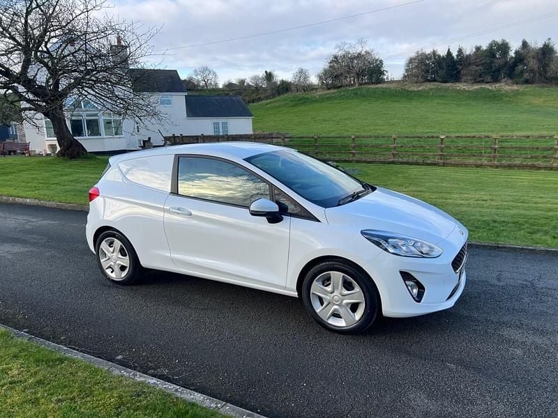 Used Ford Fiesta 85 HP (62 kW) 2020 White Hatchback