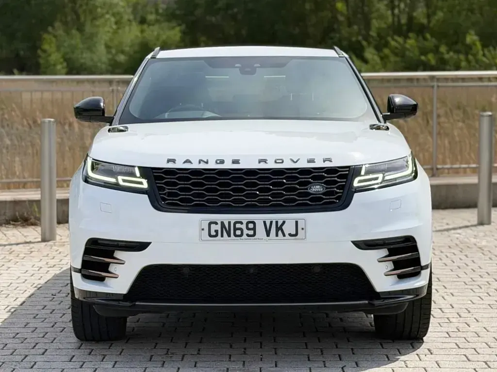 Used Land Rover Range Rover Velar R-Dynamic 180 HP (132 kW) 2019 White SUV