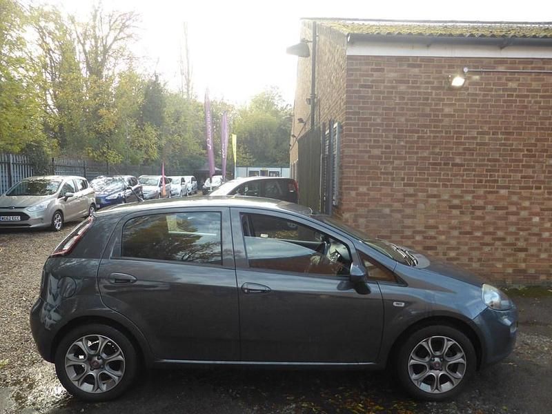 Used Fiat Punto Easy 69 HP (50 kW) 2015 Grey Hatchback