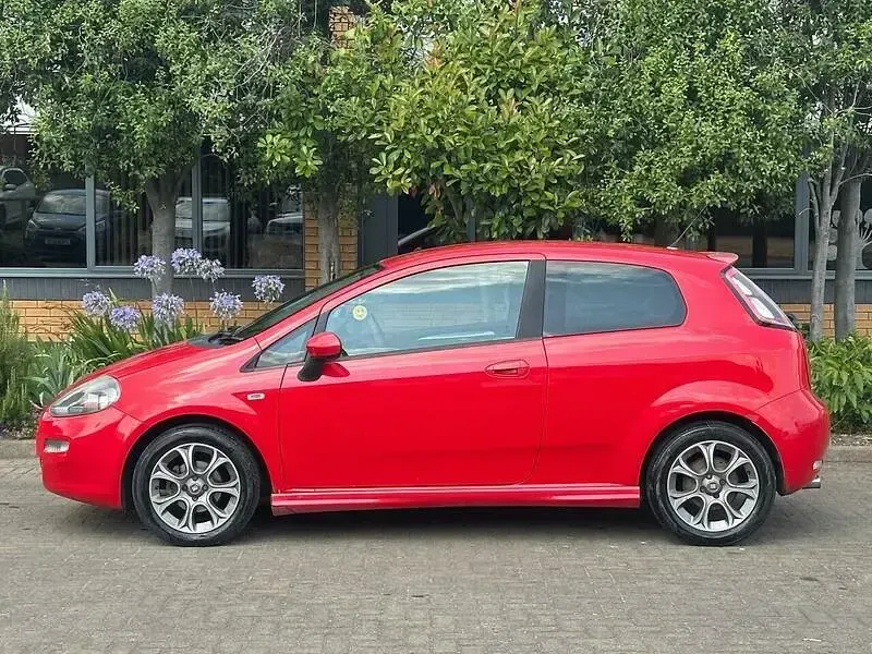 Used Fiat Punto S 77 HP (56 kW) 2013 Red Hatchback