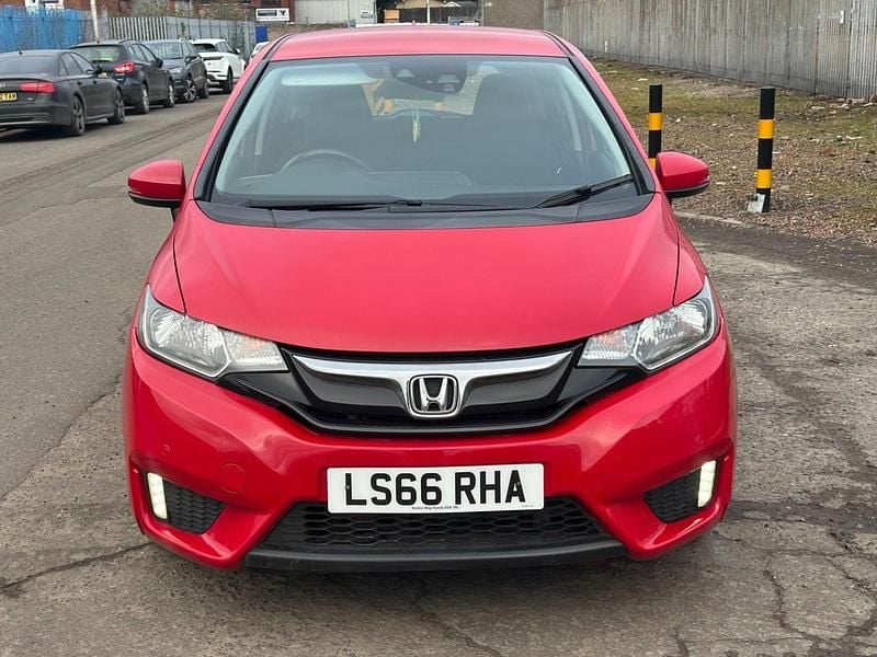 Used Honda Jazz SE 102 HP (75 kW) 2016 Red Hatchback