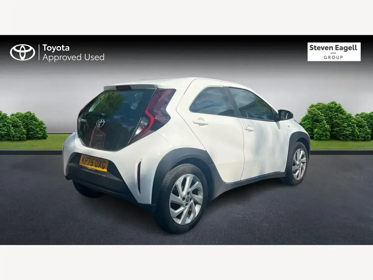 Used Toyota Aygo X PURE 72 HP (52 kW) 2025 White SUV