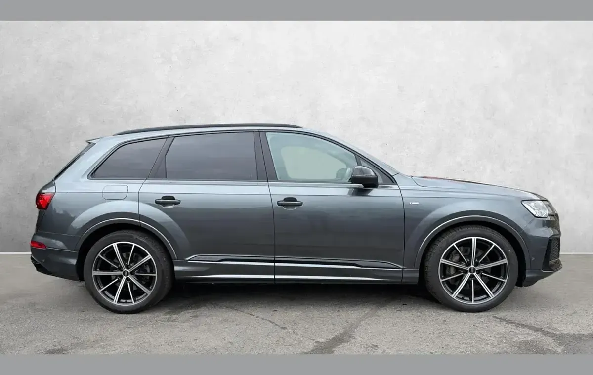 Used Audi Q7 Black Edition 286 HP (210 kW) 2021 Grey SUV