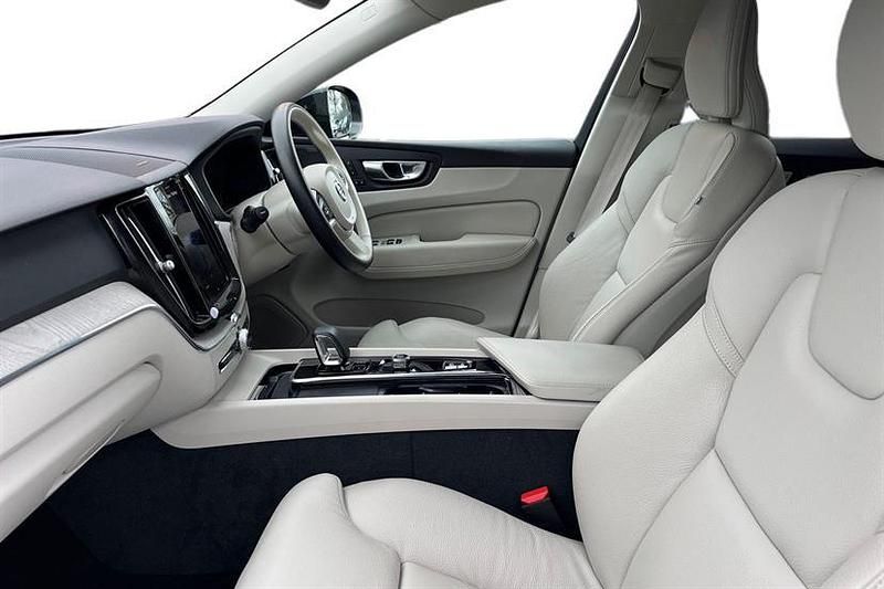 Used Volvo XC60 Plus 250 HP (183 kW) 2022 Grey SUV