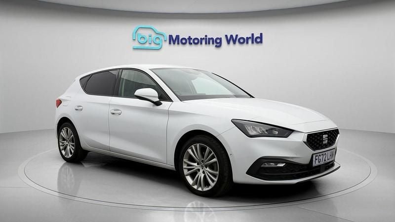 Used Seat Leon SE Dynamic 116 HP (85 kW) 2022 White Hatchback