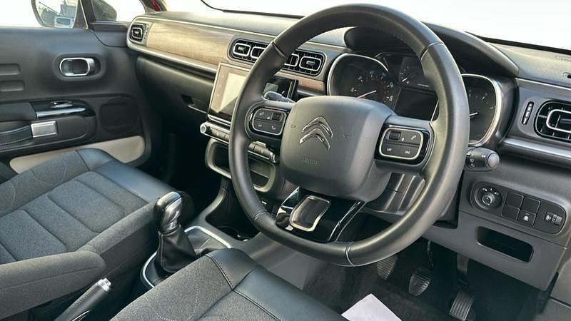 Used Citroën C3 PureTech 83 HP (61 kW) 2024 Red Hatchback