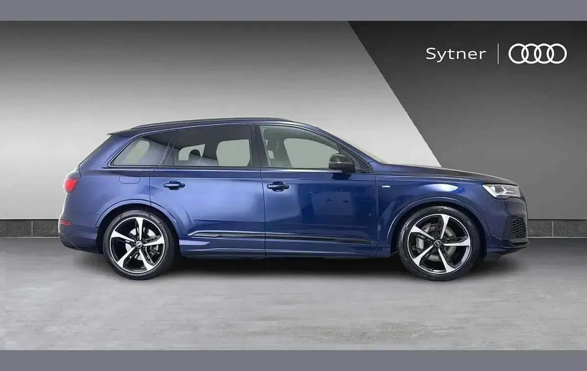 Used Audi Q7 Black Edition 334 HP (245 kW) 2022 Blue SUV