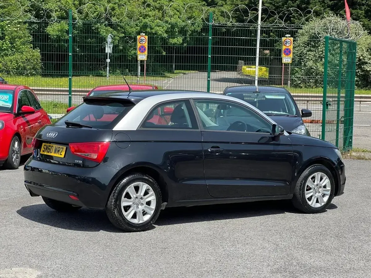 Used Audi A1 86 HP (63 kW) 2011 Black Hatchback