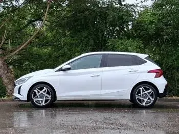 Used Hyundai i20 Ultimate 100 HP (73 kW) 2024 White Hatchback