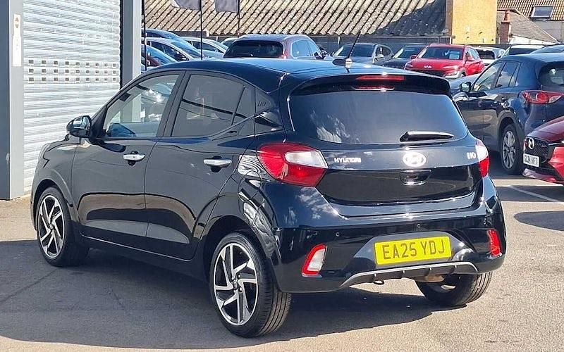 Used Hyundai i10 Premium 63 HP (46 kW) 2025 Black Hatchback