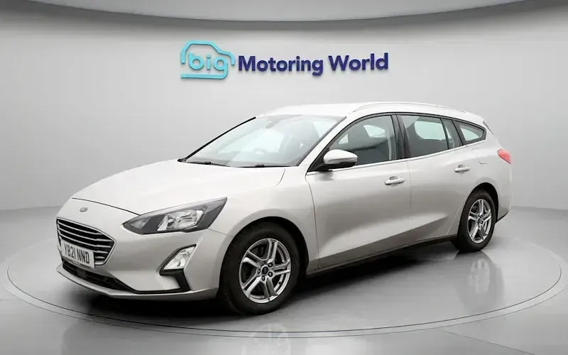 Begagnad Ford Focus Zetec 120 HK (88 kW) 2021 Silver Kombi