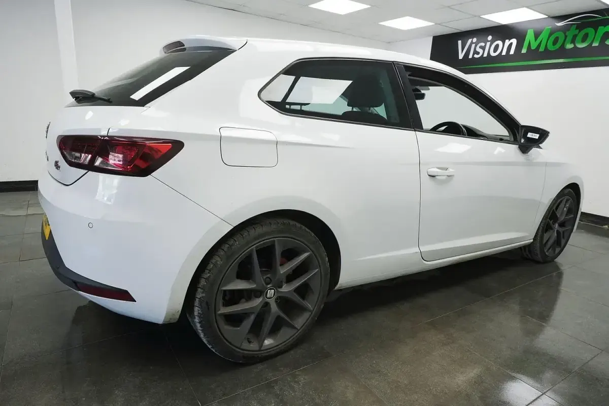 Begagnad Seat Leon FR 150 HK (110 kW) 2016 Vit Halvkombi
