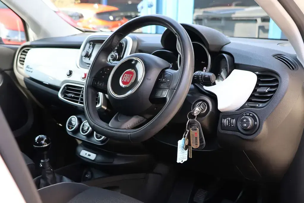 Used Fiat 500X Pop Star 140 HP (102 kW) 2017 Ice white SUV