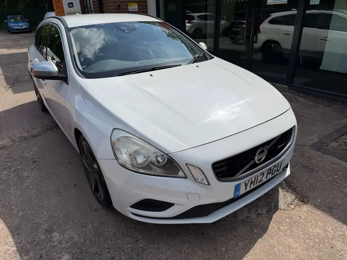 Begagnad Volvo V60 R-Design 115 HK (84 kW) 2012 Vit Kombi
