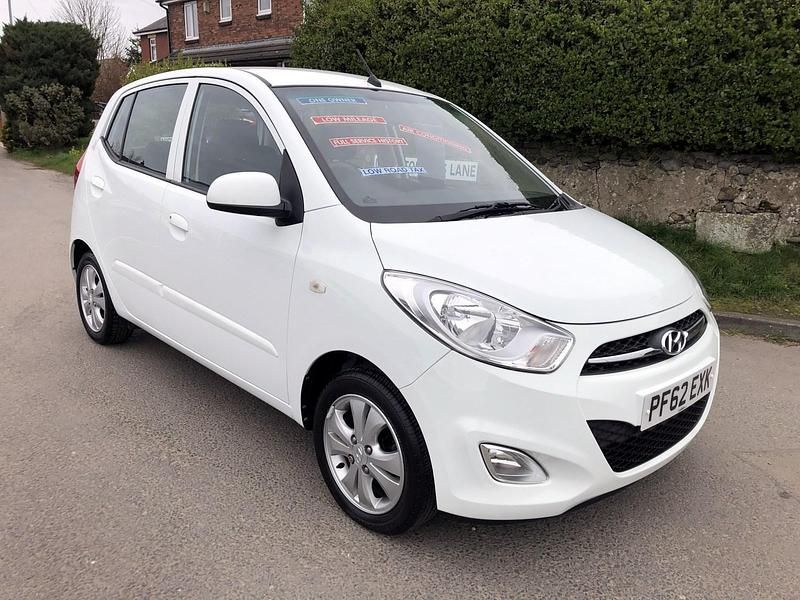Used Hyundai i10 Active 85 HP (62 kW) 2013 White Hatchback