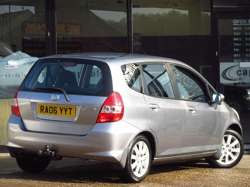 Used Honda Jazz SE 83 HP (61 kW) 2006 Silver Hatchback