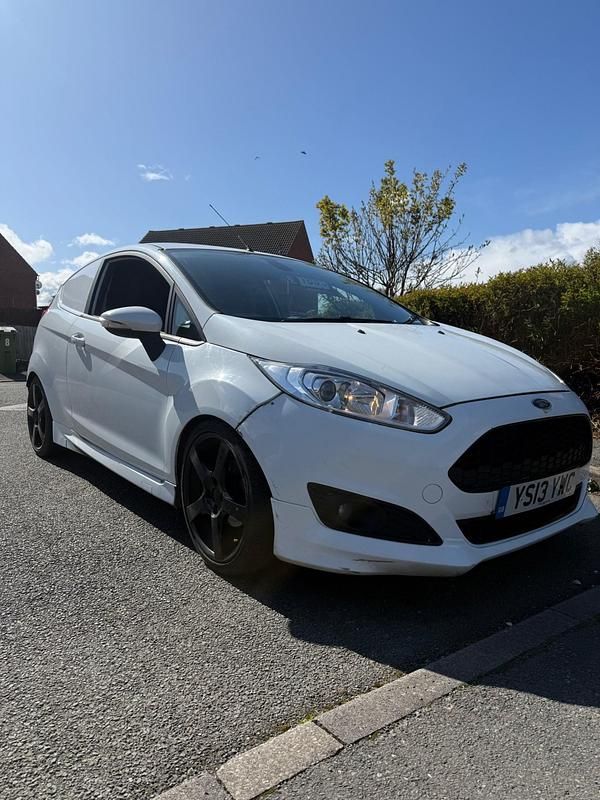 Used Ford Fiesta Sport 95 HP (69 kW) 2013 White Hatchback