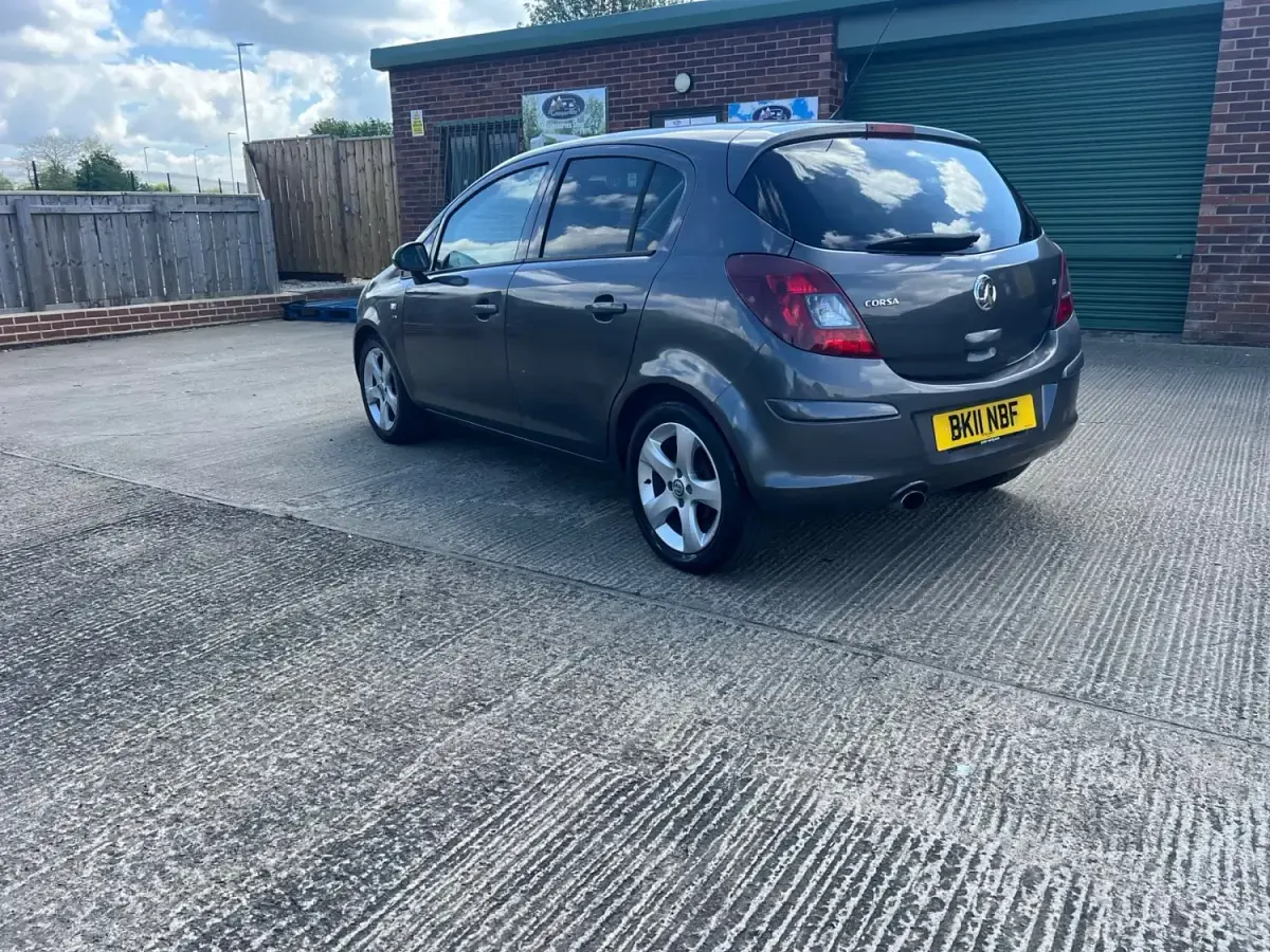 Begagnad Vauxhall Corsa 2011 Grå Halvkombi