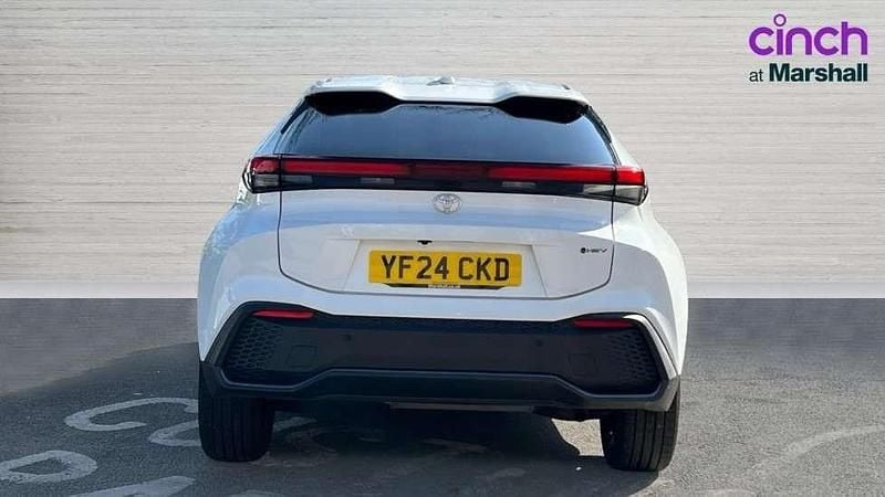 Used Toyota C-HR Design 140 HP (102 kW) 2024 White SUV