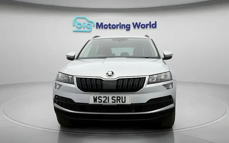 Usado Skoda Karoq SE Drive 150 CV (110 kW) 2021 Plateado SUV