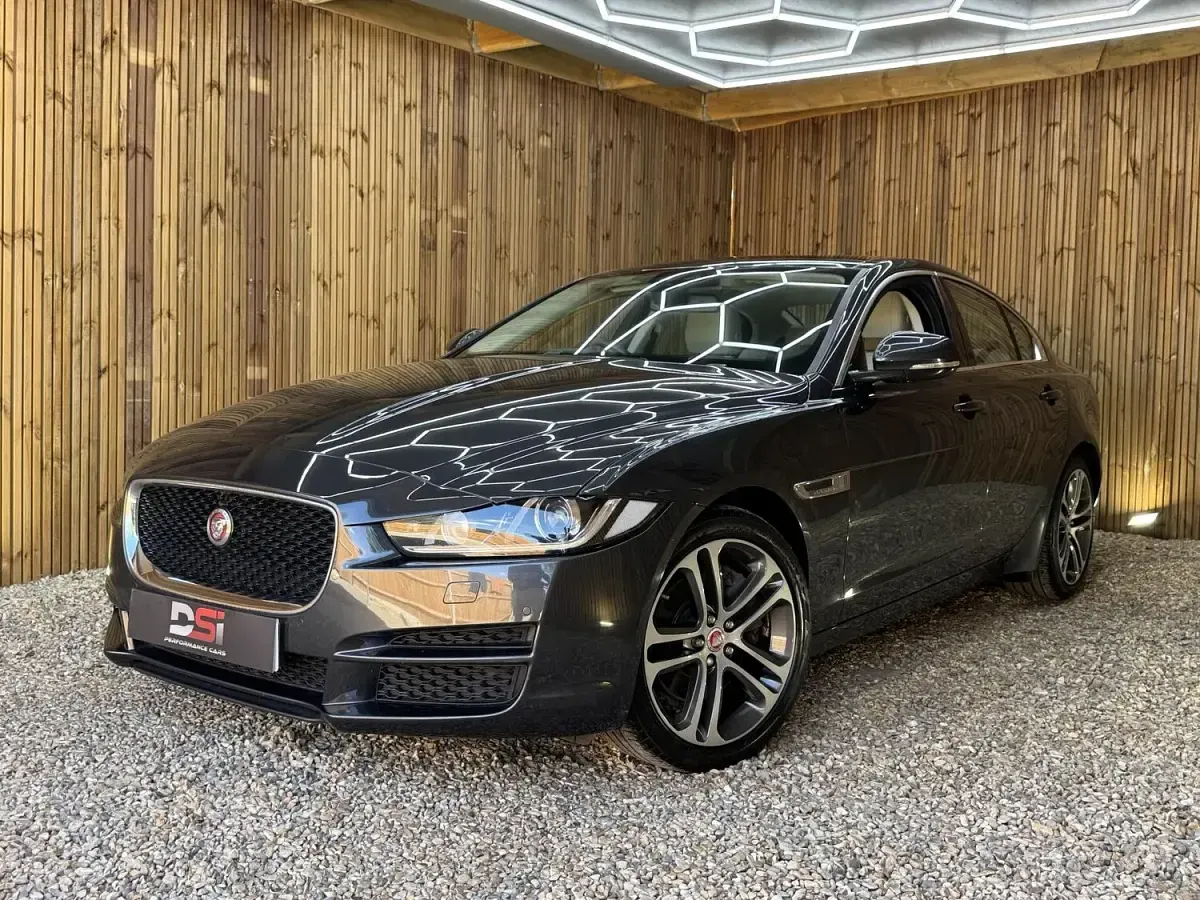 Used Jaguar XE Portfolio 240 HP (176 kW) 2016 Grey Sedan