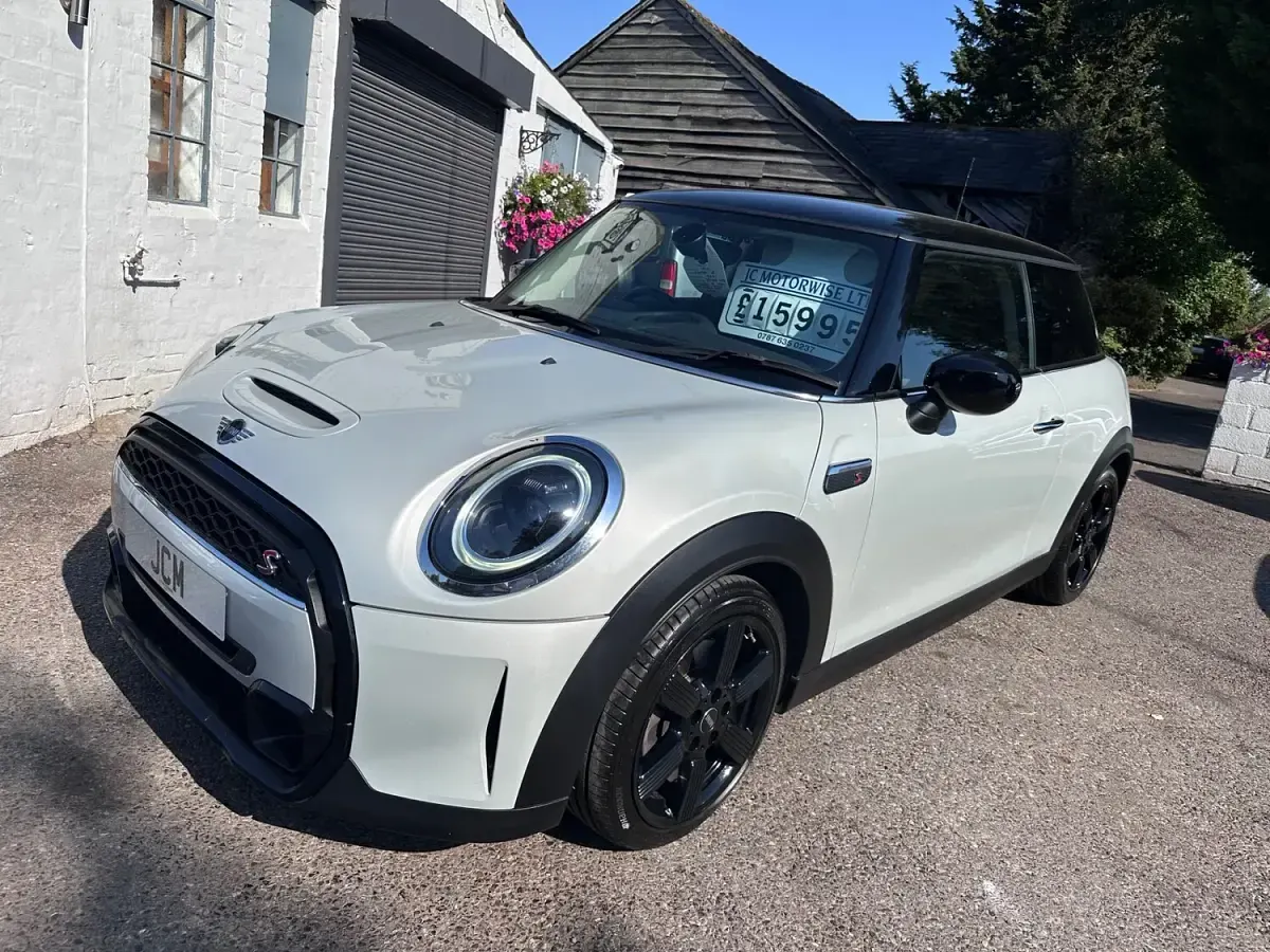 Used Mini Cooper S Classic 175 HP (128 kW) 2021 Silver Hatchback