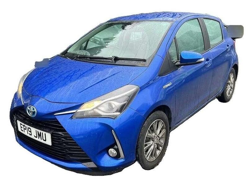 Used Toyota Yaris Hybrid 100 HP (73 kW) 2019 Blue Hatchback