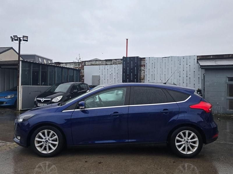 Used Ford Focus Titanium 150 HP (110 kW) 2015 Blue Hatchback