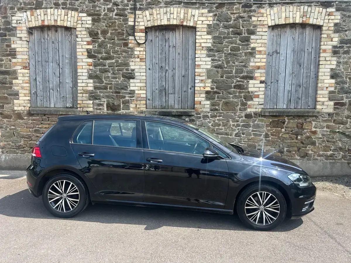 Used VW Golf VII SE 150 HP (110 kW) 2018 Black Hatchback