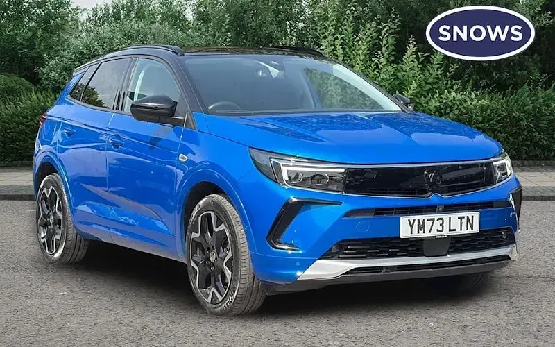Käytetty Vauxhall Grandland X Ultimate 131 HP (96 kW) 2023 Katumaasturi