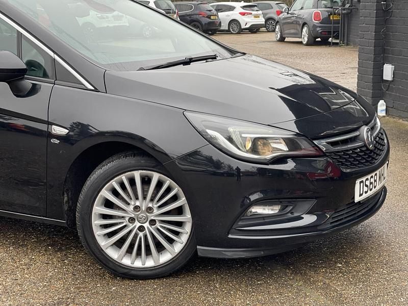 Used Vauxhall Astra Elite 200 HP (147 kW) 2018 Black Hatchback