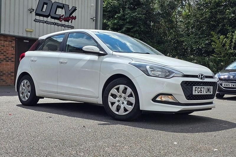 White Used 2017 Hyundai i20 Hatchback | £5,985 (Fair price) - Image 1/1