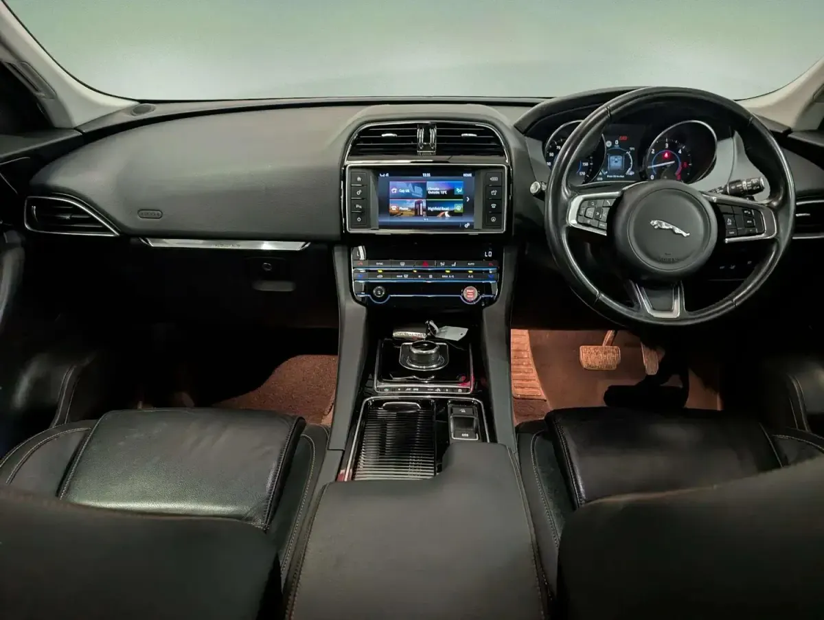 Used Jaguar F-Pace Prestige 180 HP (132 kW) 2018 Red SUV
