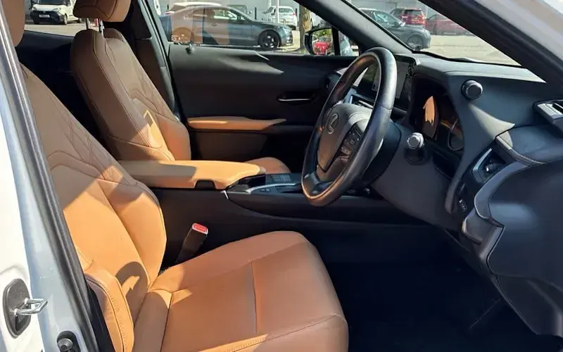 Used Lexus UX Sport Design Packet 184 HP (135 kW) 2022 White SUV