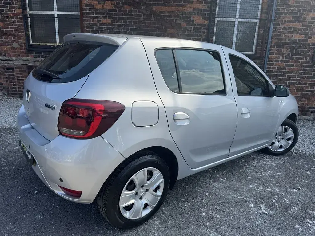 Used Dacia Sandero Lauréate 90 HP (66 kW) 2018 Silver Hatchback
