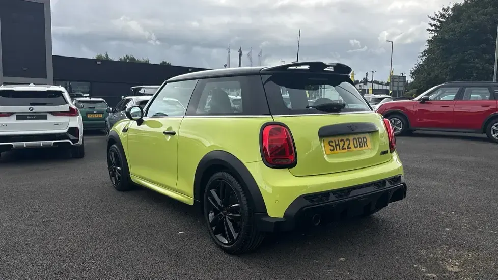 Used Mini Cooper Hatch 134 HP (98 kW) 2022 Yellow Hatchback