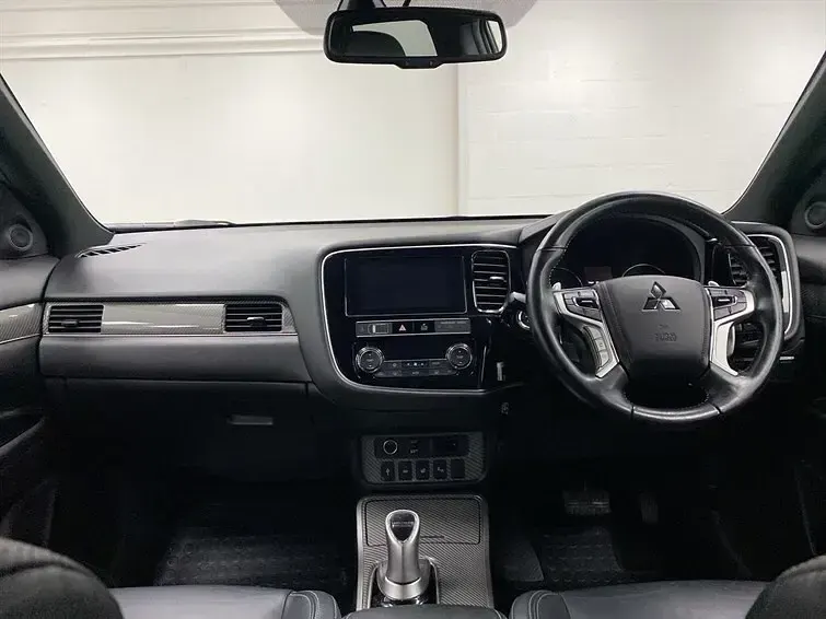 Used Mitsubishi Outlander P-HEV 2019 Grey Estate